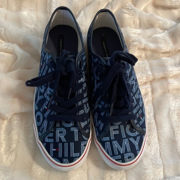 Tommy Hilfiger lace up sneakers - Picture 1 of 8